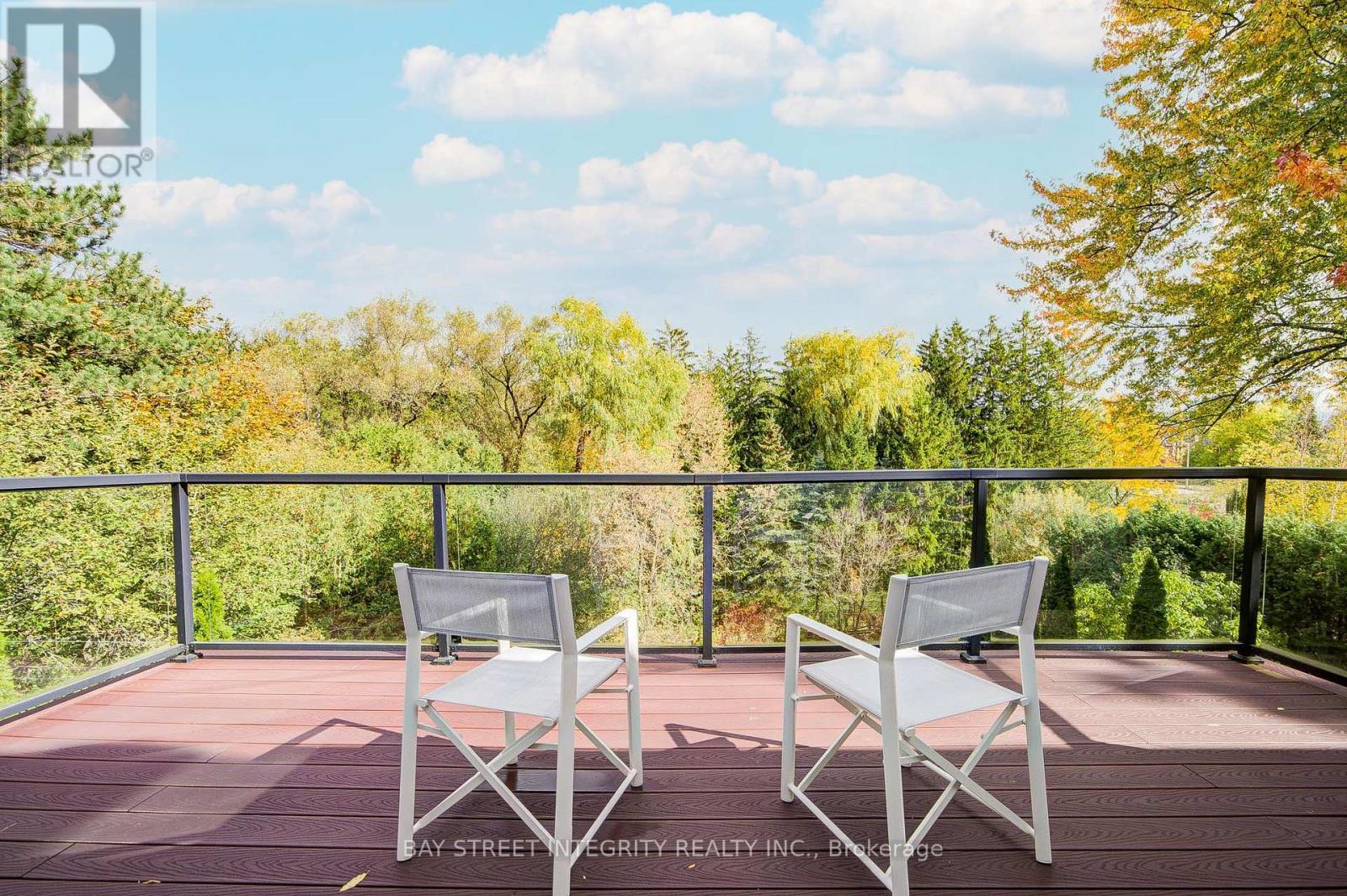 9 Highland Court, Aurora, ON - Outdoor With View
