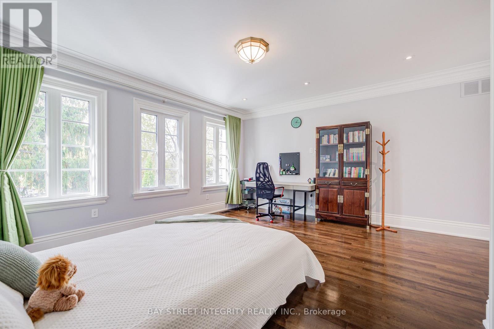 9 Highland Court, Aurora, ON - Indoor Photo Showing Bedroom