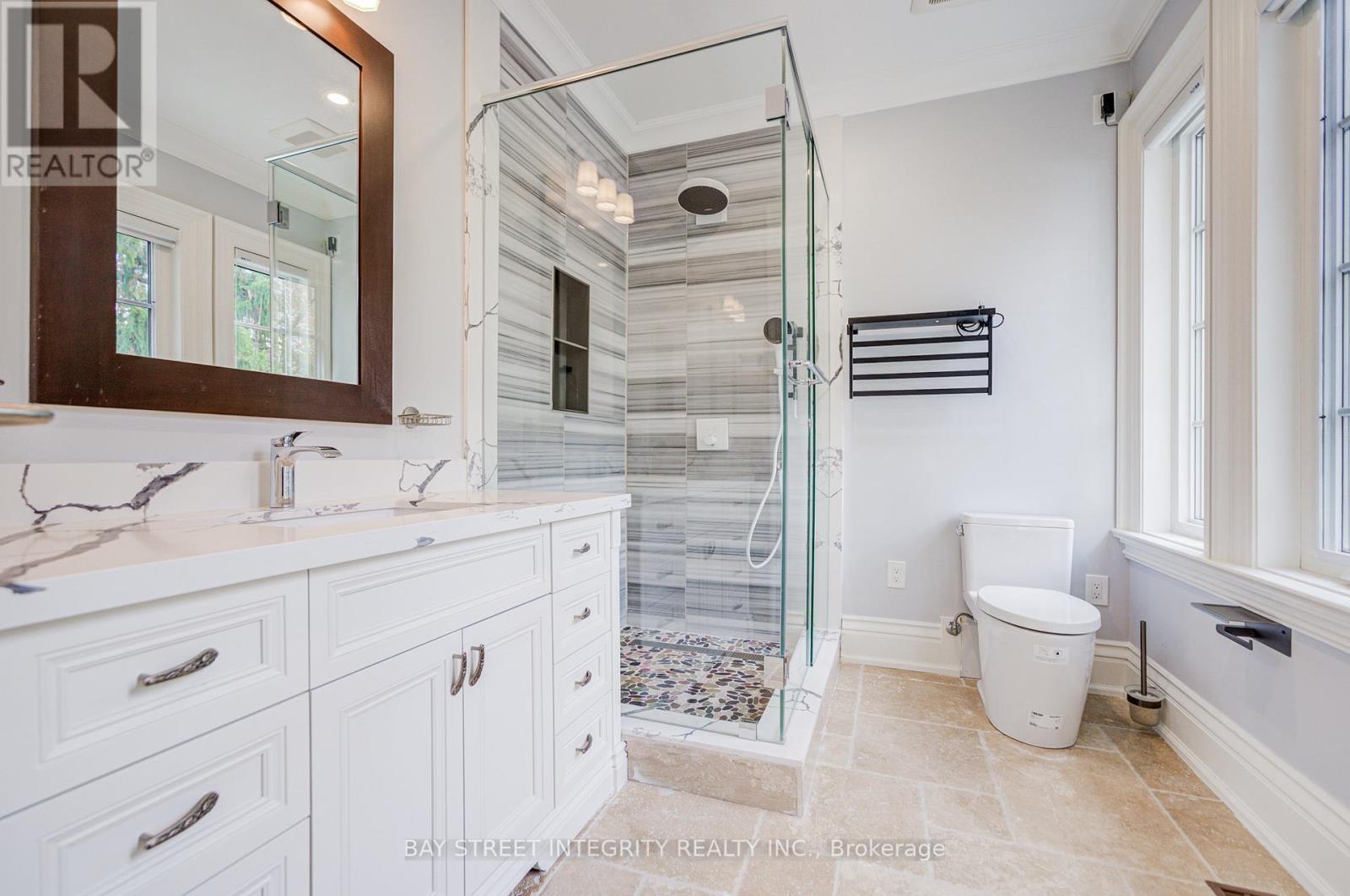 9 Highland Court, Aurora, ON - Indoor Photo Showing Bathroom