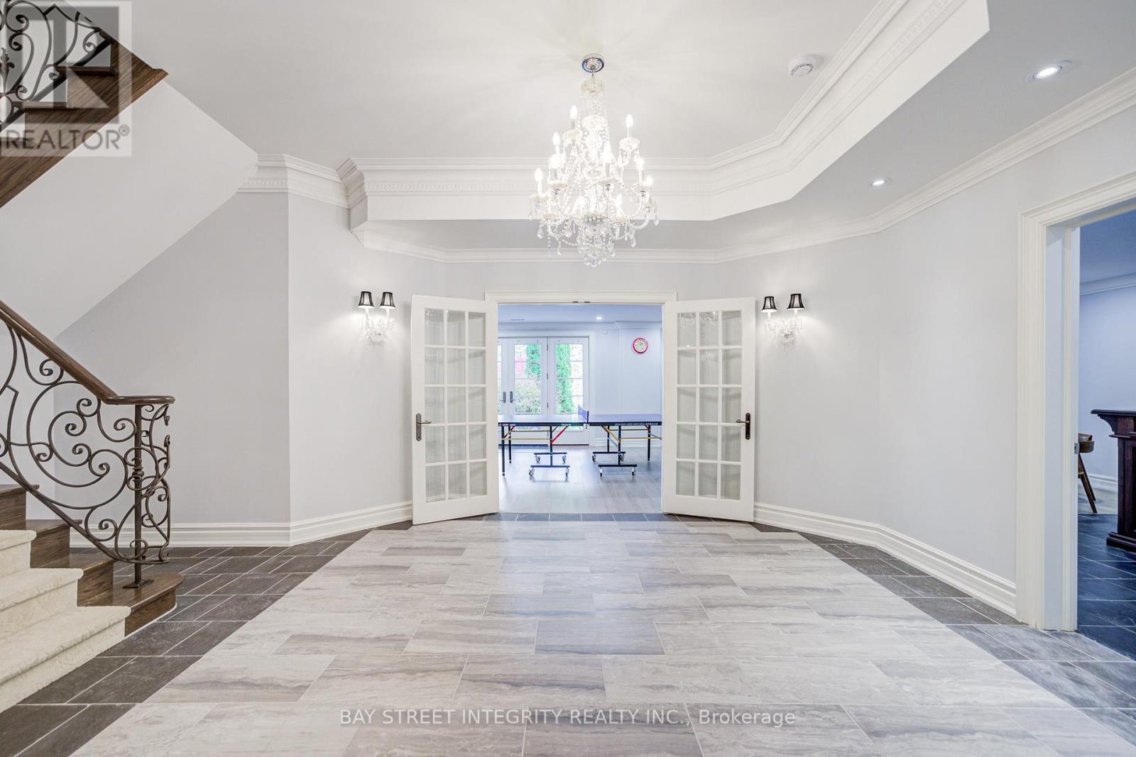 9 Highland Court, Aurora, ON - Indoor Photo Showing Other Room