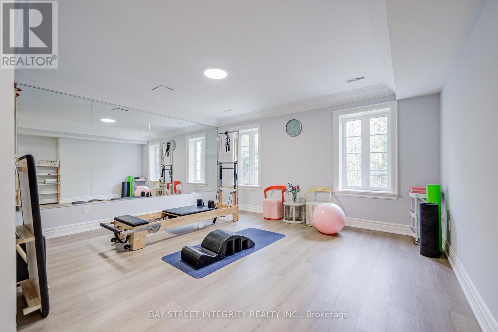 9 Highland Court, Aurora, ON - Indoor