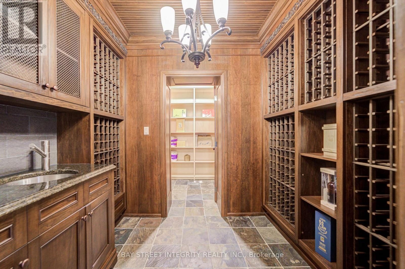 9 Highland Court, Aurora, ON - Indoor