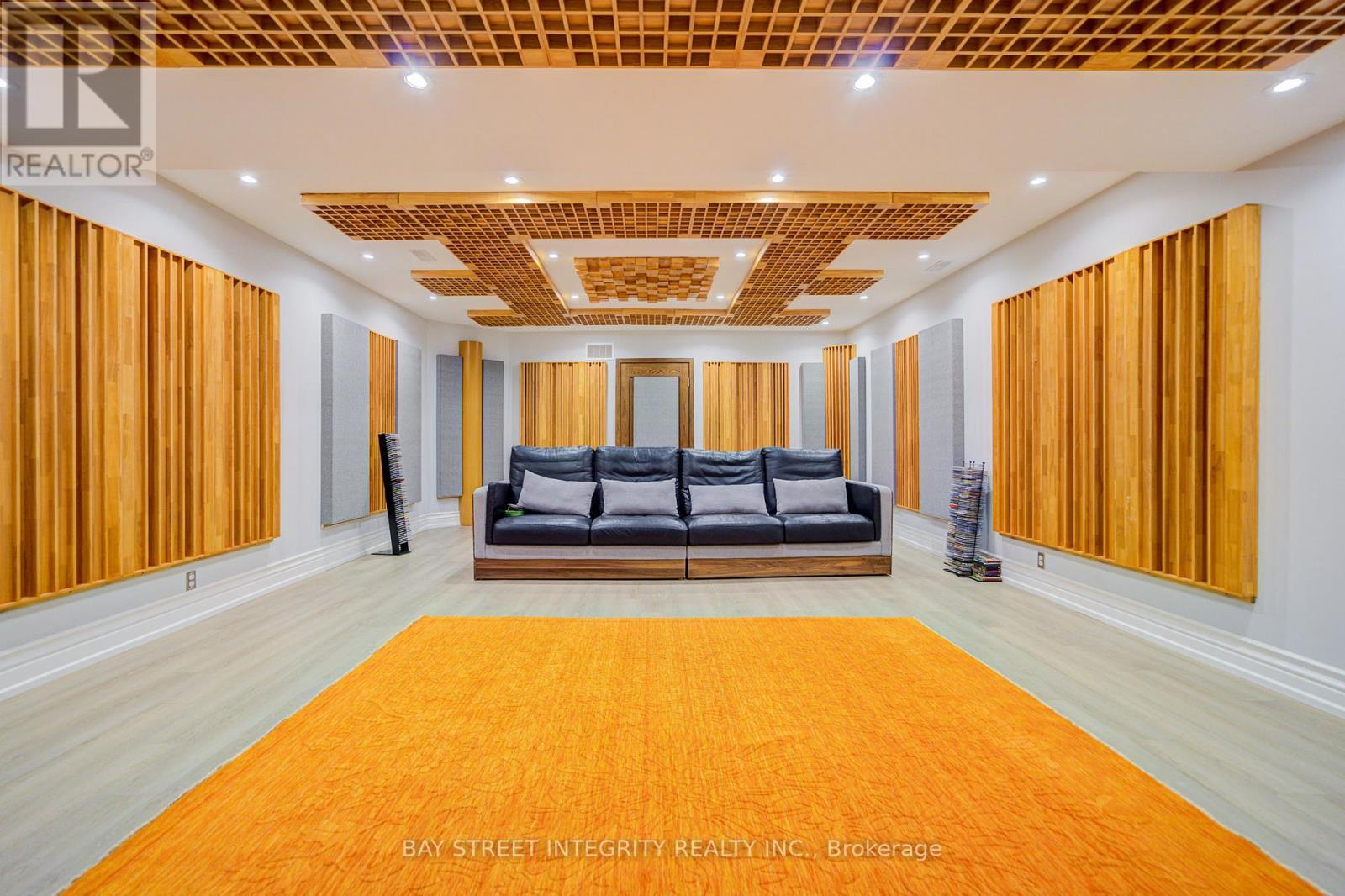 9 Highland Court, Aurora, ON - Indoor Photo Showing Other Room