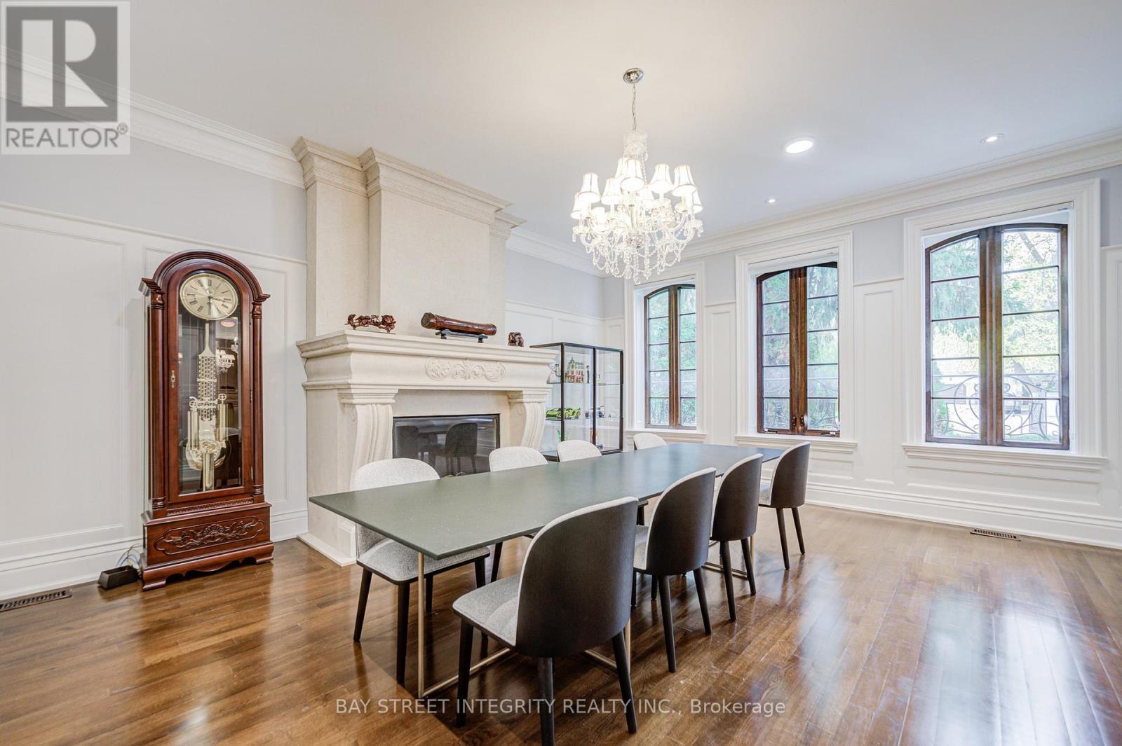 9 Highland Court, Aurora, ON - Indoor Photo Showing Dining Room With Fireplace