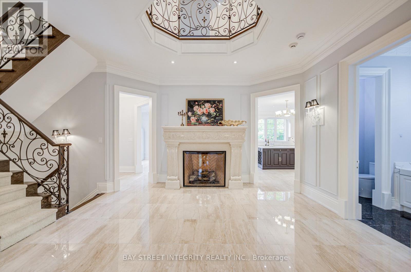 9 Highland Court, Aurora, ON - Indoor With Fireplace