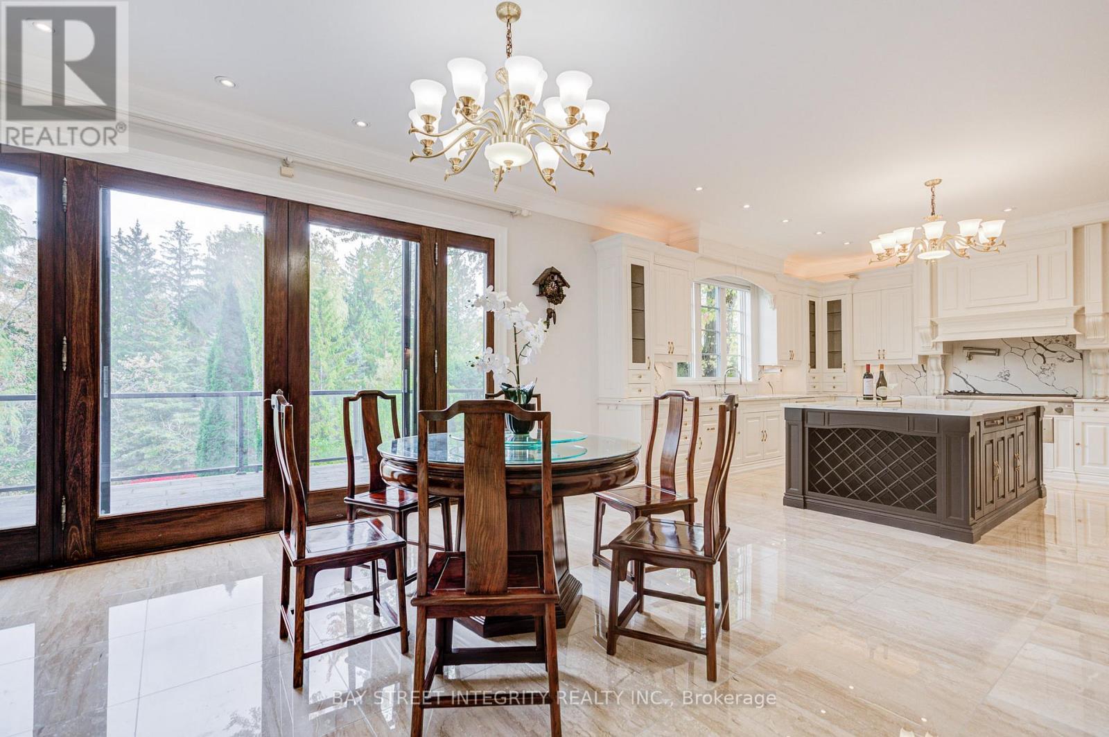 9 Highland Court, Aurora, ON - Indoor Photo Showing Dining Room