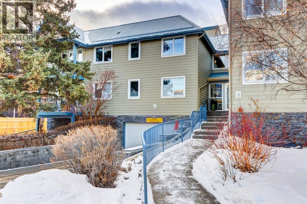 4, 704 8Th Avenue, Canmore, AB - Outdoor