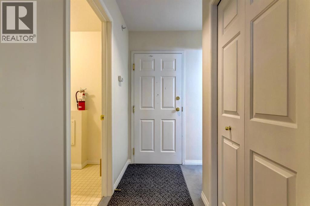 4, 704 8Th Avenue, Canmore, AB - Indoor Photo Showing Other Room