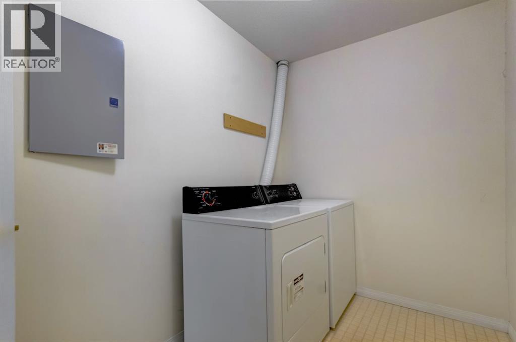 4, 704 8Th Avenue, Canmore, AB - Indoor