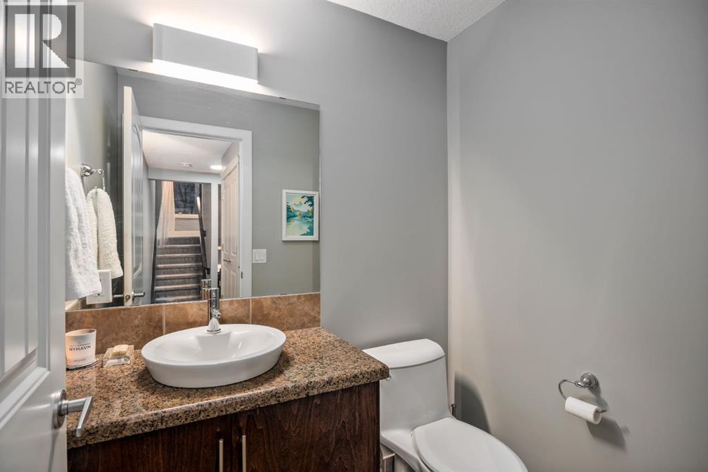 2915 17 Street Sw, Calgary, AB - Indoor Photo Showing Bathroom