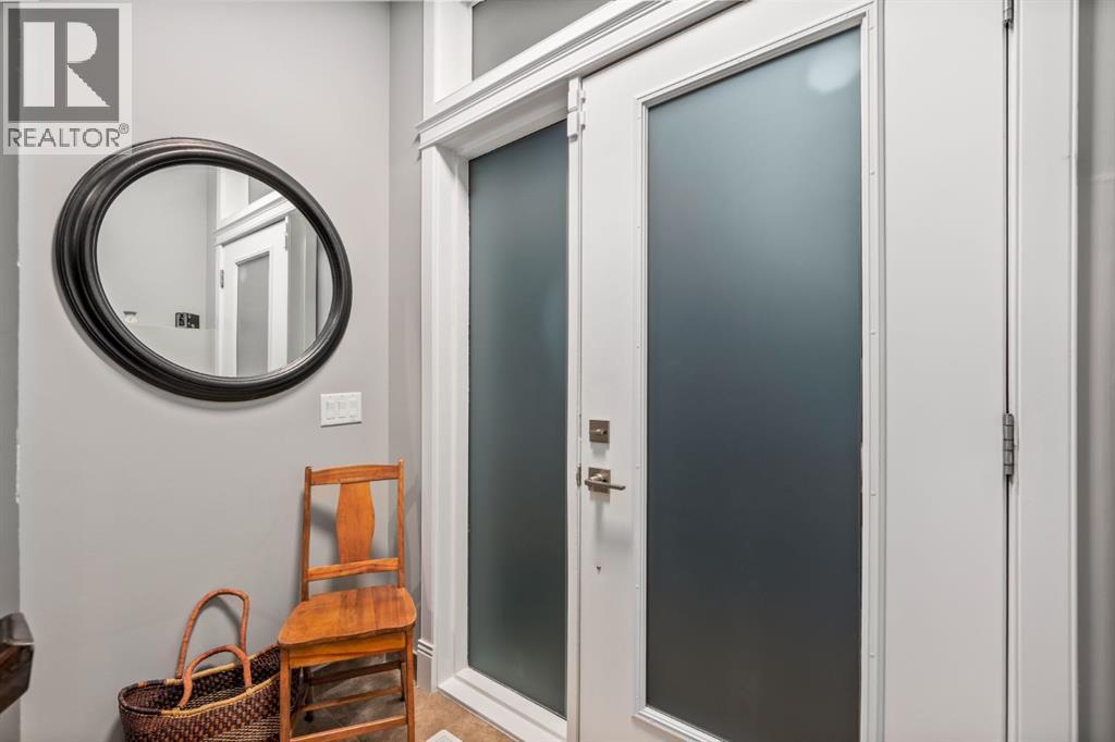 2915 17 Street Sw, Calgary, AB - Indoor