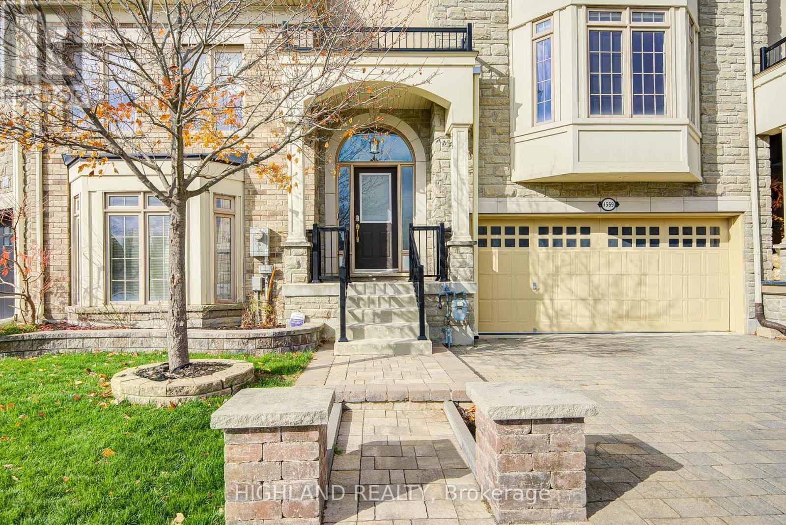 1569 Eglinton Avenue W, Mississauga, ON - Outdoor With Facade
