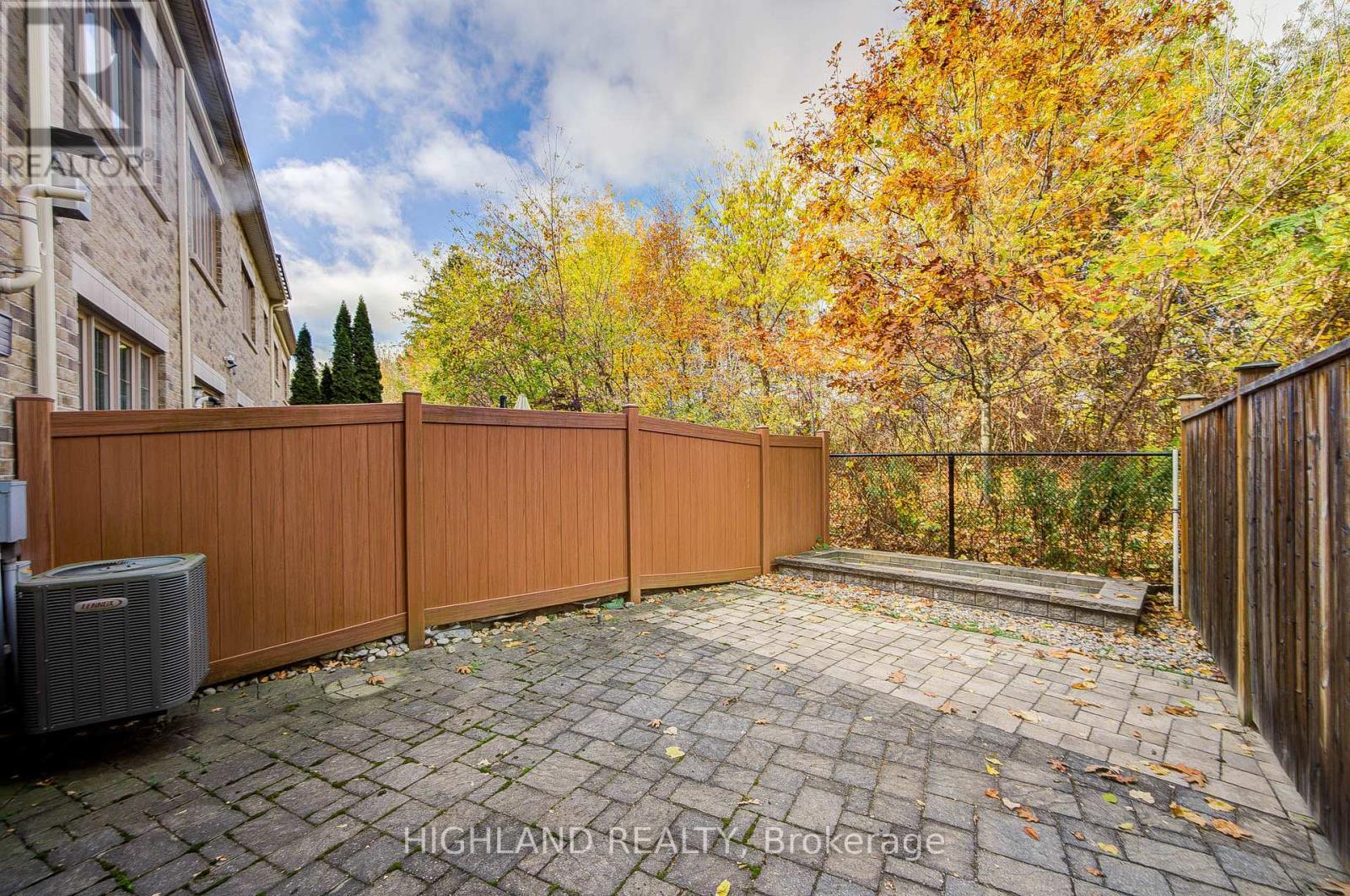 1569 Eglinton Avenue W, Mississauga, ON - Outdoor