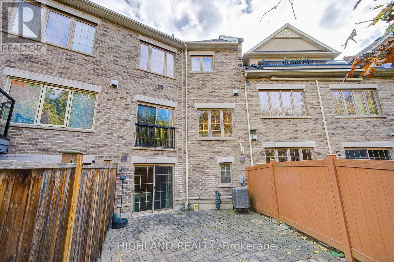 1569 Eglinton Avenue W, Mississauga, ON - Outdoor With Exterior