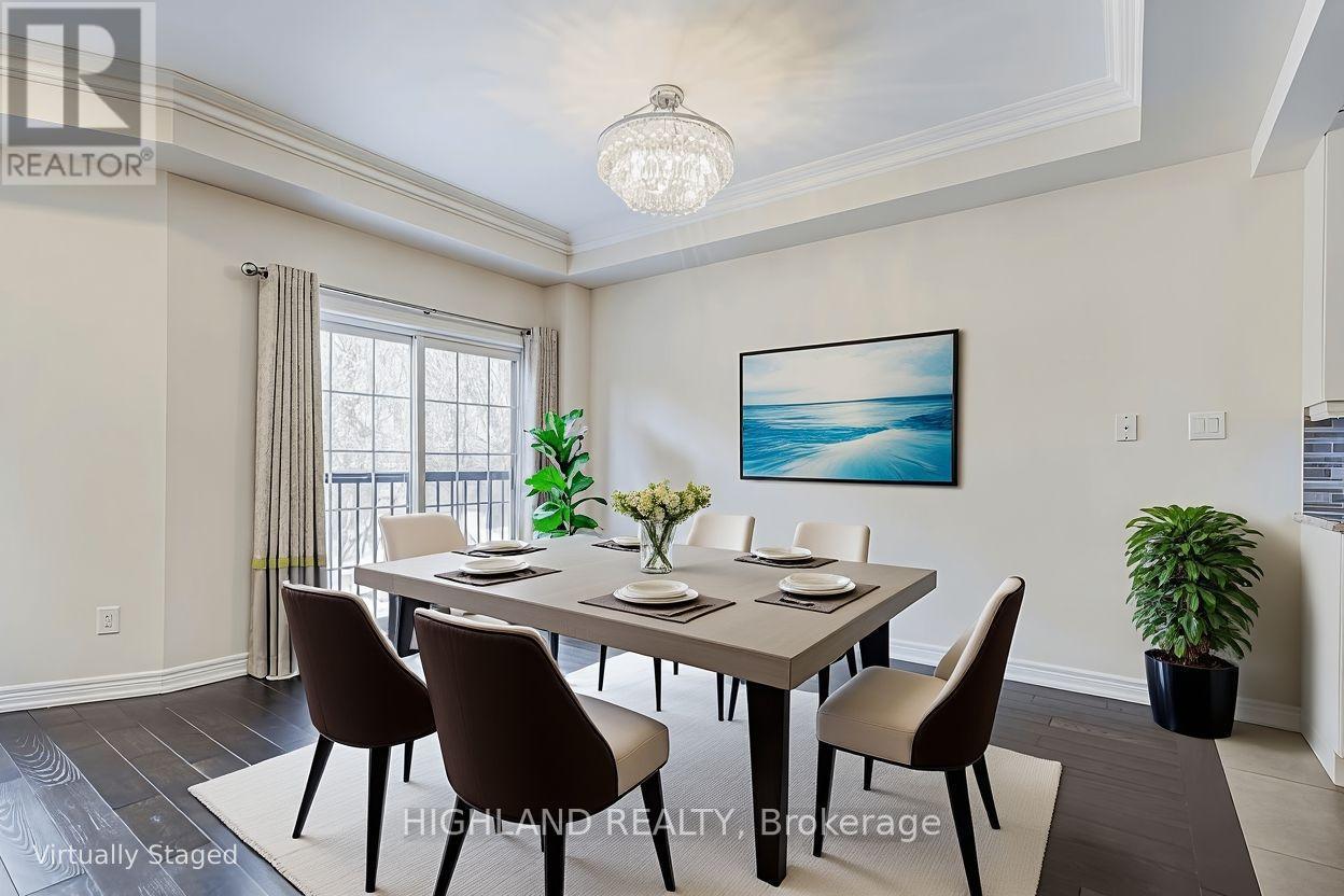 1569 Eglinton Avenue W, Mississauga, ON - Indoor Photo Showing Dining Room