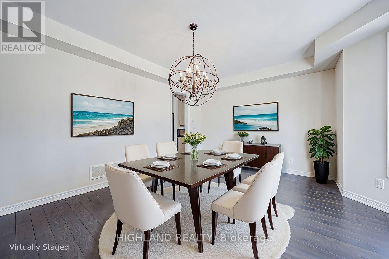 1569 Eglinton Avenue W, Mississauga, ON - Indoor Photo Showing Dining Room