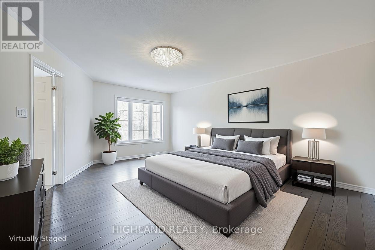 1569 Eglinton Avenue W, Mississauga, ON - Indoor Photo Showing Bedroom