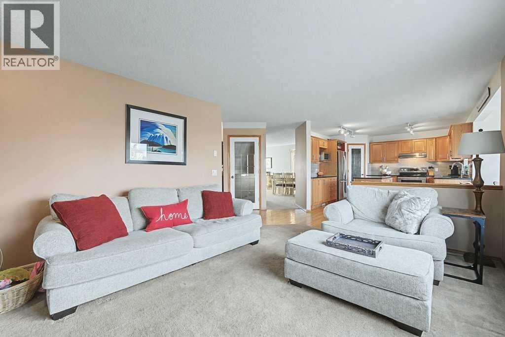105 Citadel Crest Park Nw, Calgary, AB - Indoor Photo Showing Living Room