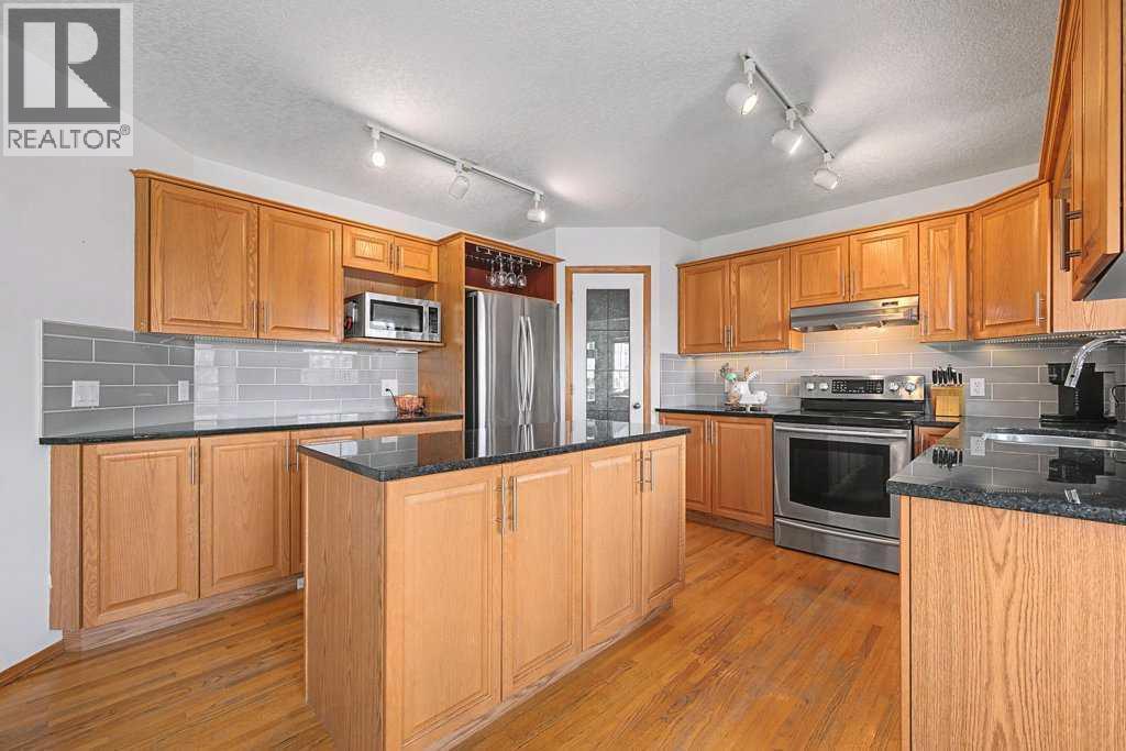 105 Citadel Crest Park Nw, Calgary, AB - Indoor Photo Showing Kitchen With Stainless Steel Kitchen