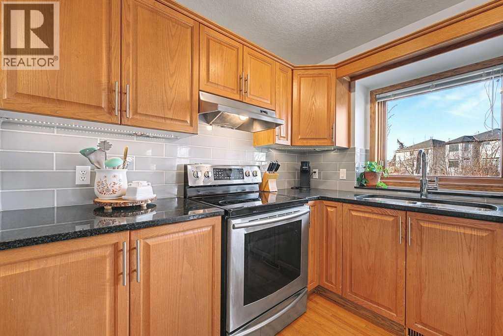 105 Citadel Crest Park Nw, Calgary, AB - Indoor Photo Showing Kitchen With Double Sink