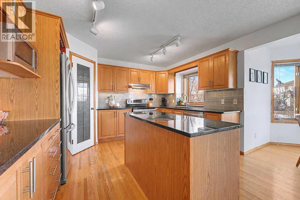 105 Citadel Crest Park Nw, Calgary, AB - Indoor Photo Showing Kitchen