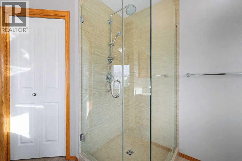 105 Citadel Crest Park Nw, Calgary, AB - Indoor Photo Showing Bathroom