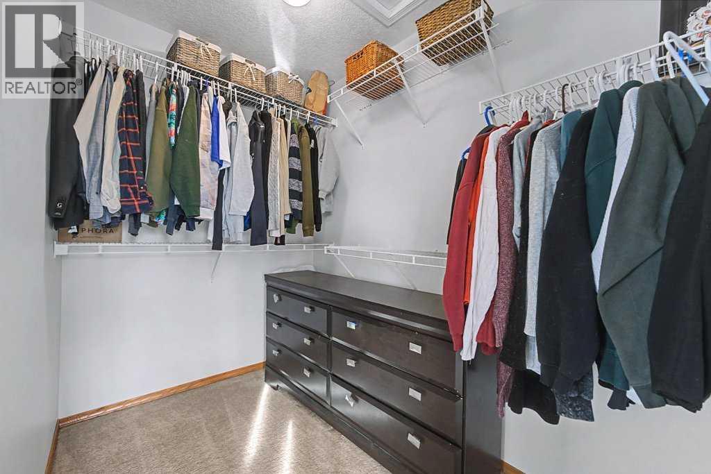 105 Citadel Crest Park Nw, Calgary, AB - Indoor With Storage