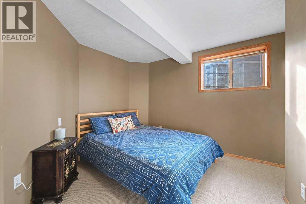 105 Citadel Crest Park Nw, Calgary, AB - Indoor Photo Showing Bedroom