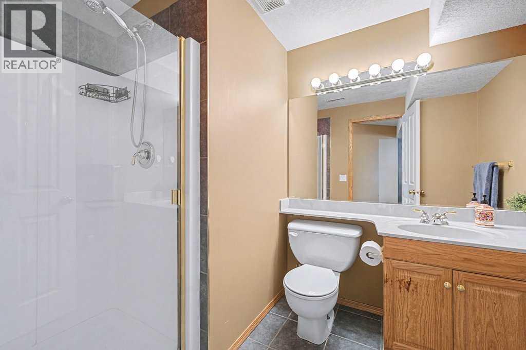 105 Citadel Crest Park Nw, Calgary, AB - Indoor Photo Showing Bathroom