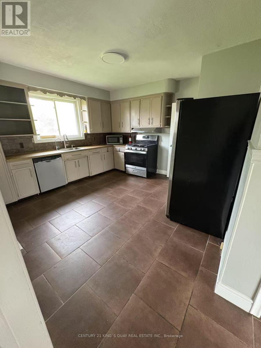 140 Ninth Avenue, Kitchener, ON - Indoor Photo Showing Kitchen