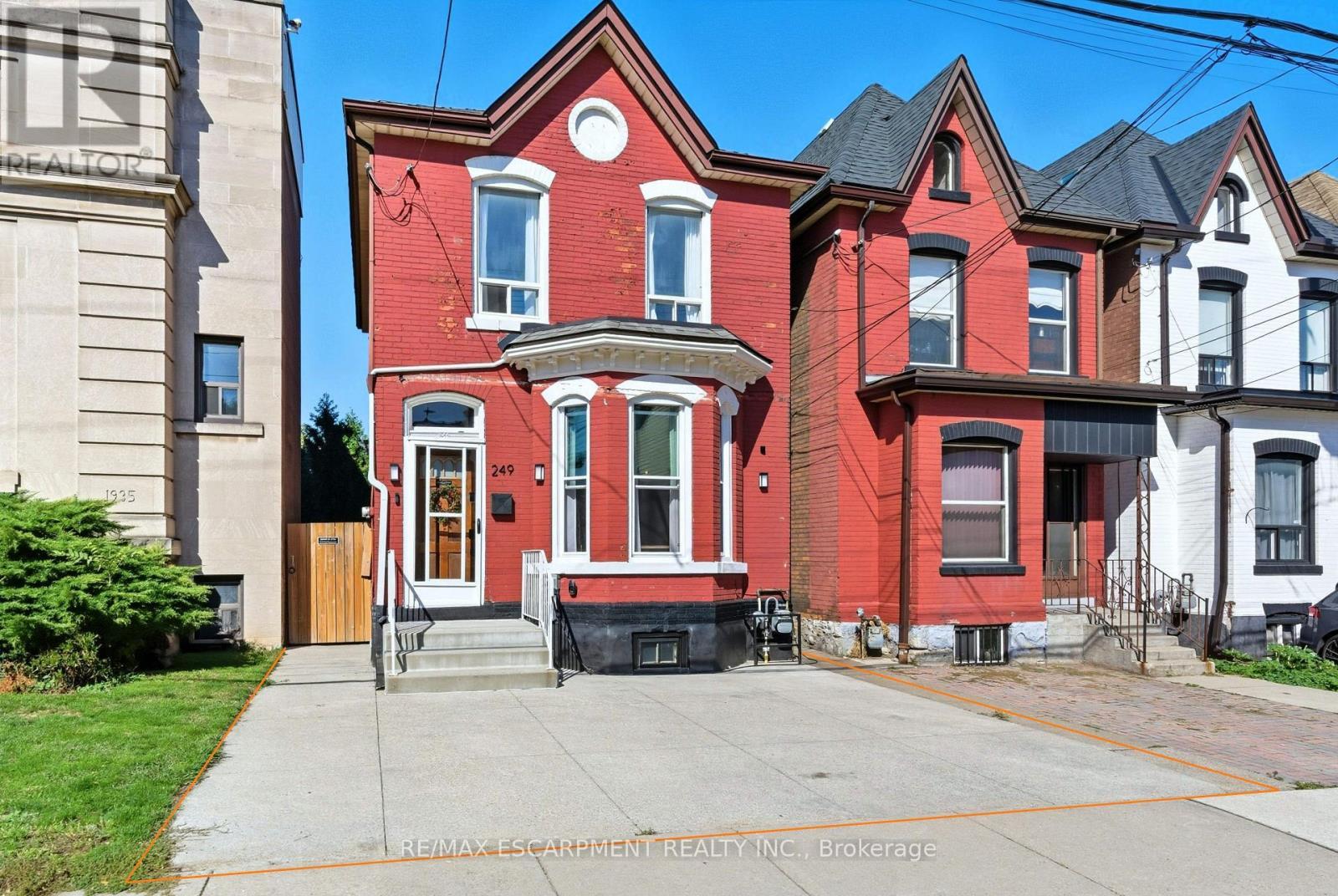 Welcome Home! - 249 Bay Street N, Hamilton, ON - Outdoor With Facade