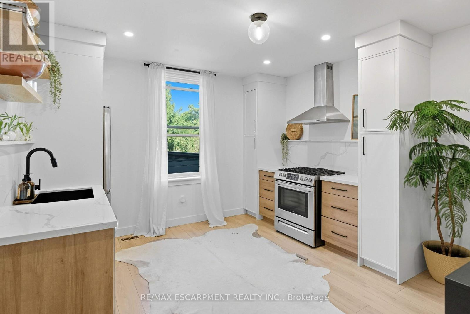 Stainless Steel applicances - 249 Bay Street N, Hamilton, ON - Indoor Photo Showing Kitchen