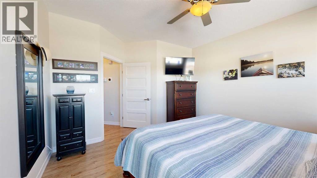 4020 Monarch Way, Stettler, AB - Indoor Photo Showing Bedroom