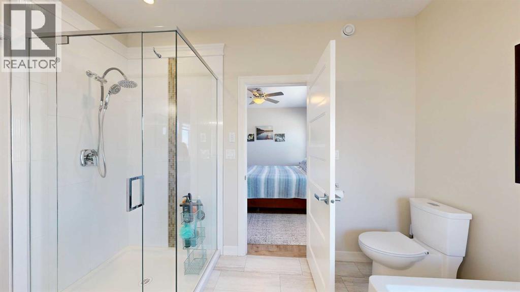 4020 Monarch Way, Stettler, AB - Indoor Photo Showing Bathroom