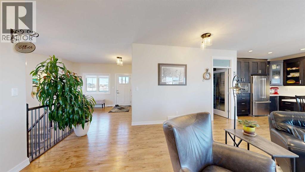 4020 Monarch Way, Stettler, AB - Indoor