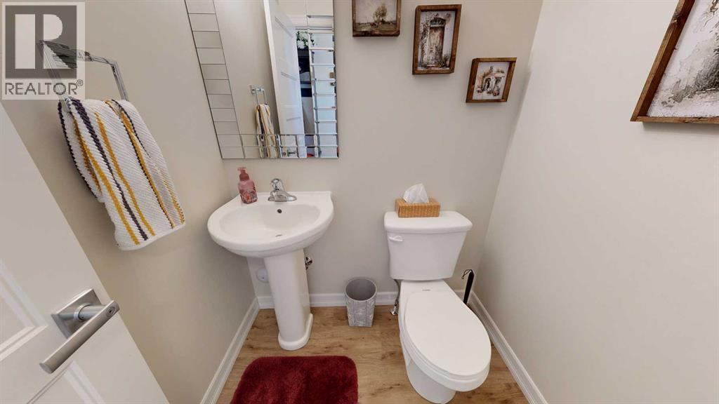 4020 Monarch Way, Stettler, AB - Indoor Photo Showing Bathroom