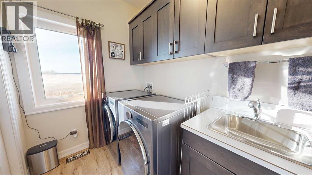 4020 Monarch Way, Stettler, AB - Indoor Photo Showing Laundry Room