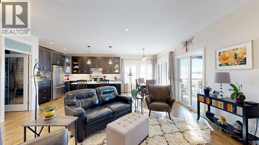 4020 Monarch Way, Stettler, AB - Indoor Photo Showing Living Room