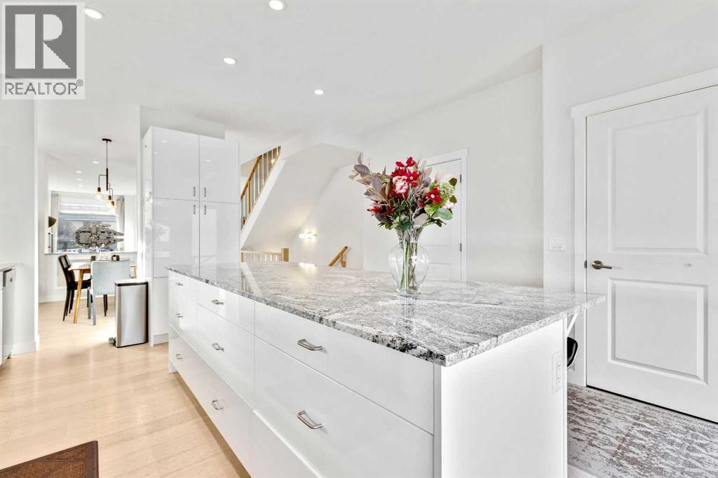 2728 Cochrane Road Nw, Calgary, AB - Indoor Photo Showing Kitchen With Upgraded Kitchen