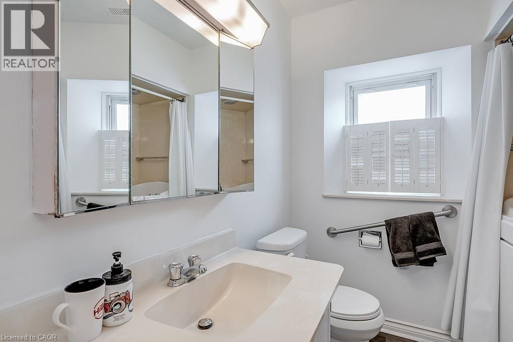 50 Sanders Boulevard, Hamilton, ON - Indoor Photo Showing Bathroom
