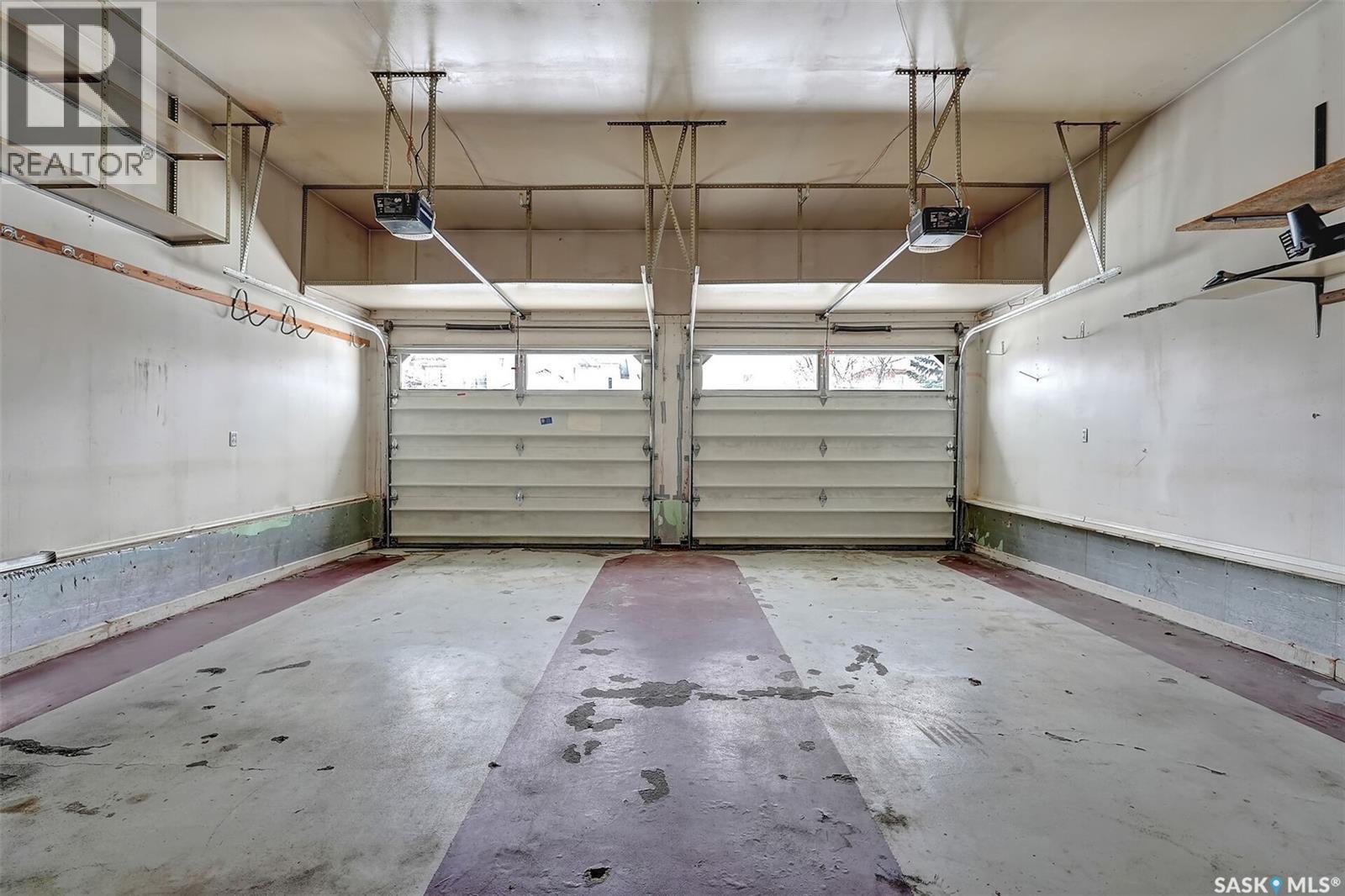 4154 Wascana Ridge Place, Regina, SK - Indoor Photo Showing Garage