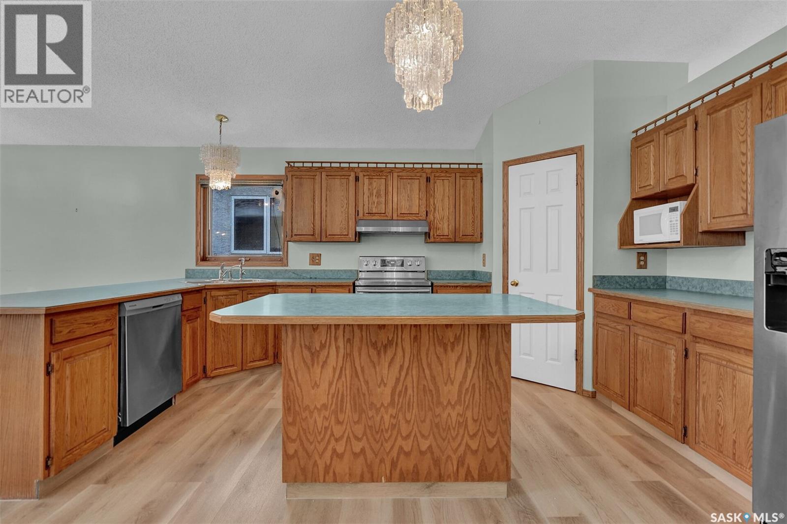 4154 Wascana Ridge Place, Regina, SK - Indoor Photo Showing Kitchen