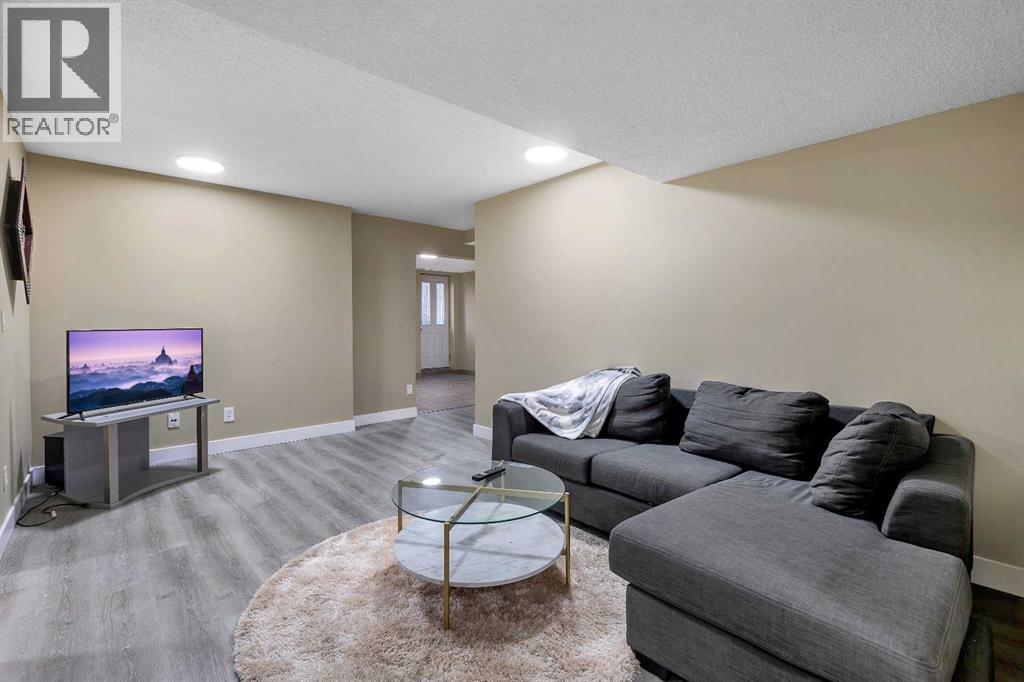 135 Panatella Close Nw, Calgary, AB - Indoor