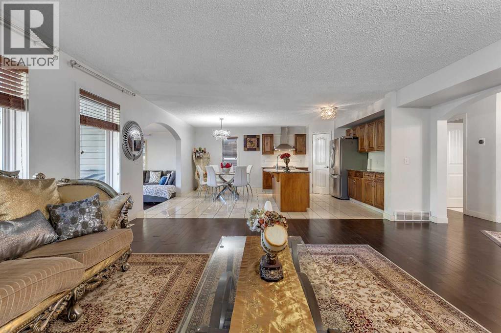 135 Panatella Close Nw, Calgary, AB - Indoor Photo Showing Living Room