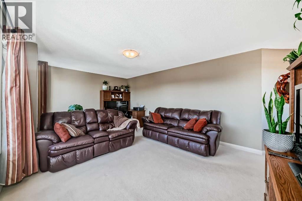 172 Seagreen Way, Chestermere, AB - Indoor Photo Showing Living Room