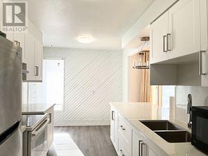 7080 Estoril Road, Mississauga, ON - Indoor Photo Showing Kitchen With Double Sink With Upgraded Kitchen