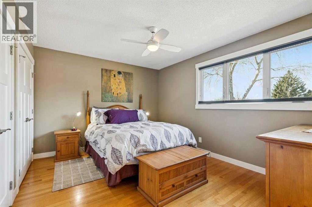 1507 Cayuga Drive Nw, Calgary, AB - Indoor Photo Showing Bedroom