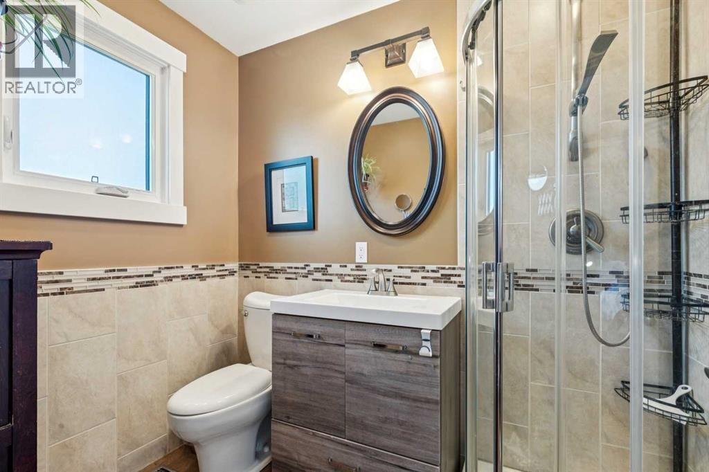 1507 Cayuga Drive Nw, Calgary, AB - Indoor Photo Showing Bathroom