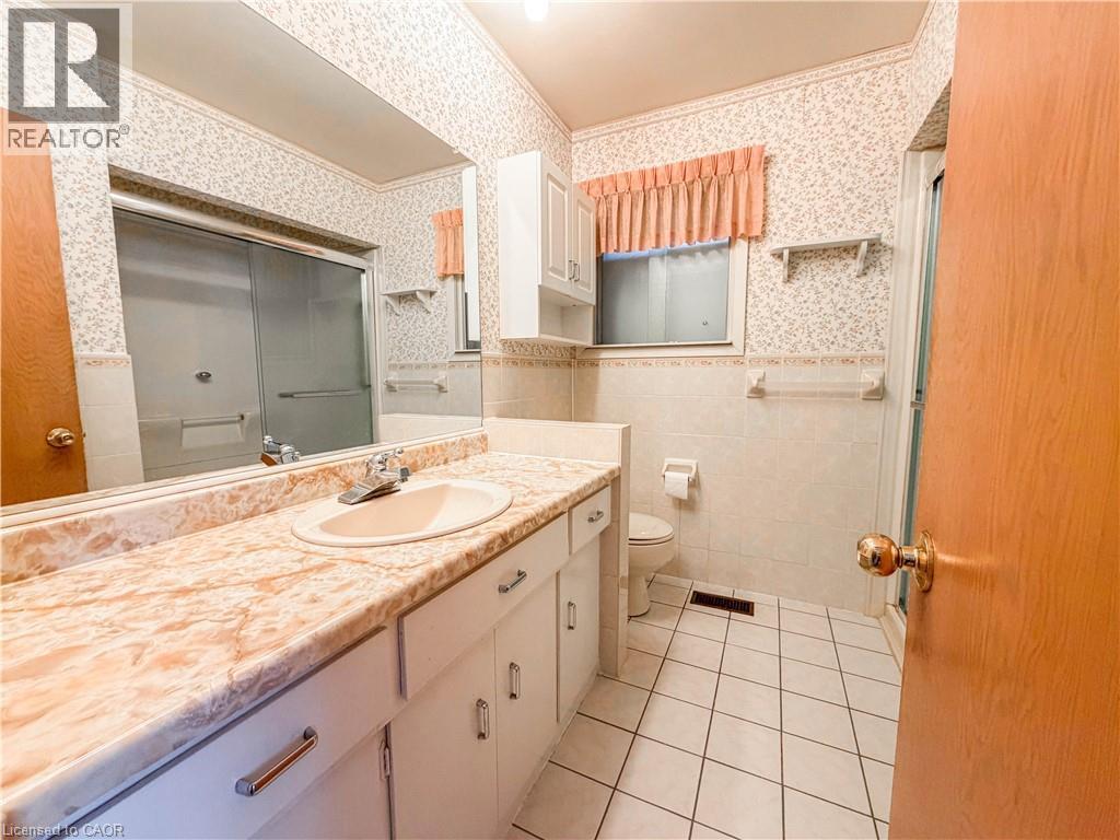 91 Massey Avenue, Kitchener, ON - Indoor Photo Showing Bathroom