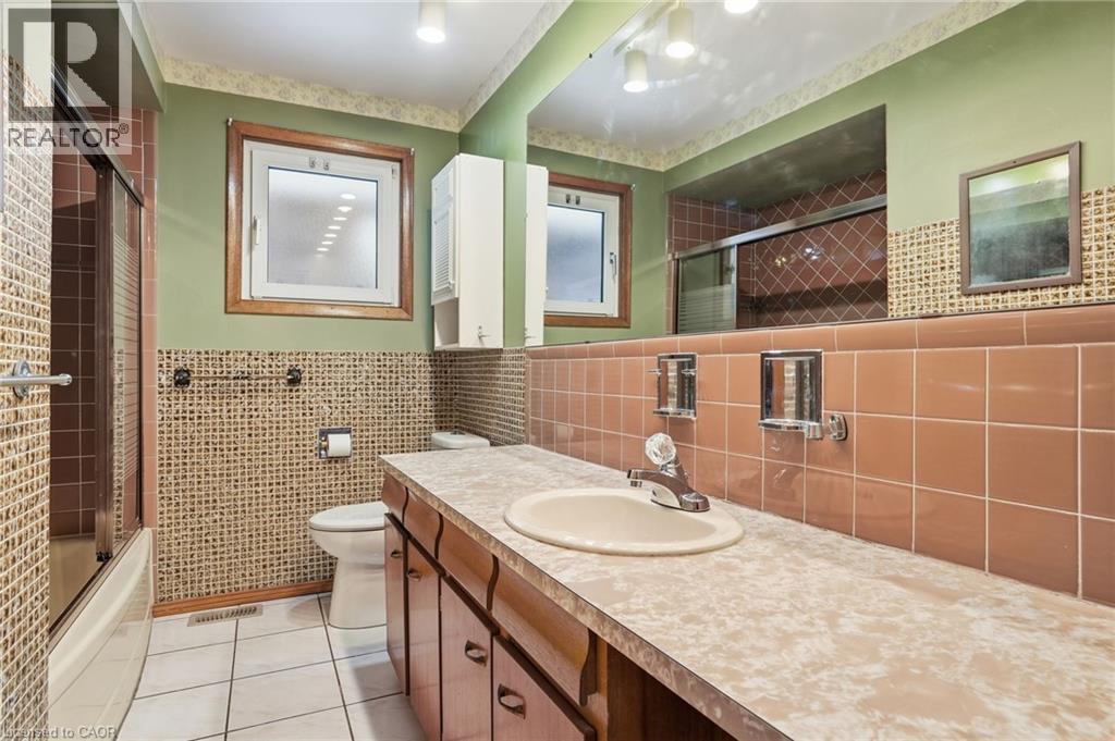 63 Marlowe Drive, Hamilton, ON - Indoor Photo Showing Bathroom